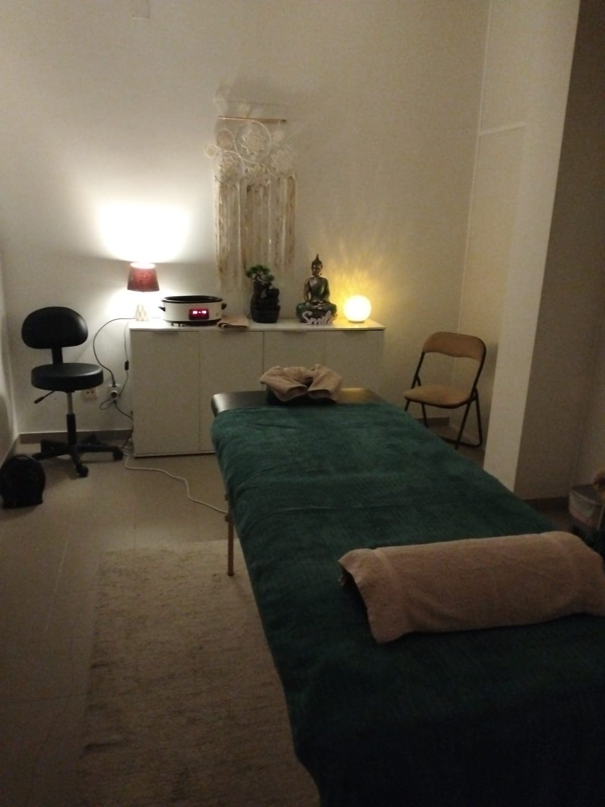 Gabinete preparado para atendimento presencial com Lénia Oliveira